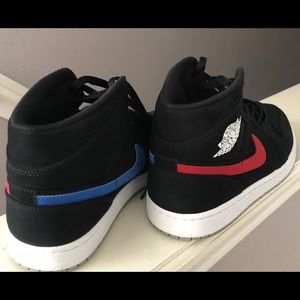 Men’s AIR JORDAN 1 MID sneakers